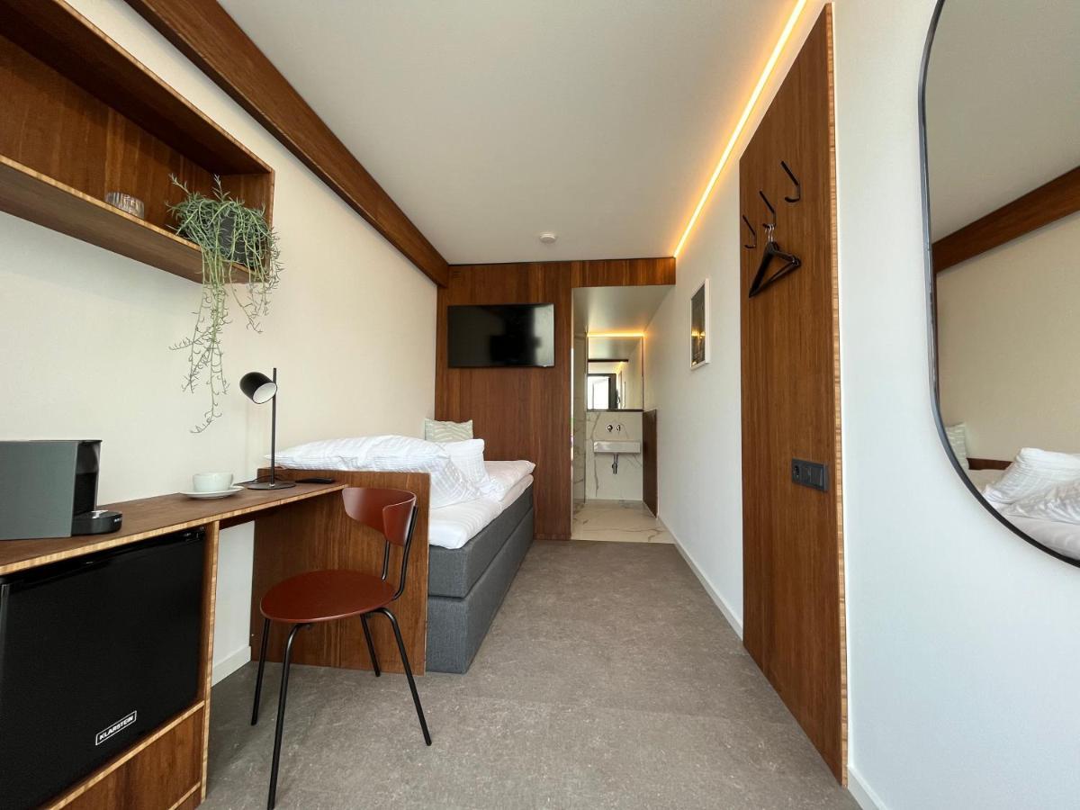 Tin Inn - Hueckelhoven - Das Hotel Aus Hochwertig Ausgebauten Ueberseecontainern Luaran gambar
