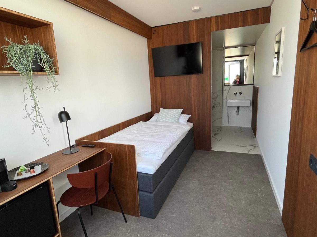 Tin Inn - Hueckelhoven - Das Hotel Aus Hochwertig Ausgebauten Ueberseecontainern Luaran gambar