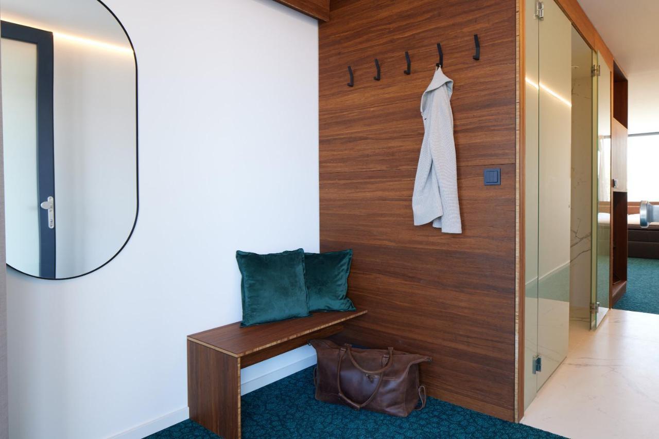 Tin Inn - Hueckelhoven - Das Hotel Aus Hochwertig Ausgebauten Ueberseecontainern Luaran gambar