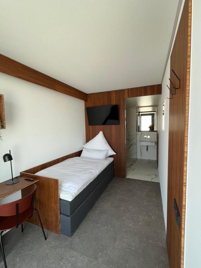 Tin Inn - Hueckelhoven - Das Hotel Aus Hochwertig Ausgebauten Ueberseecontainern Luaran gambar