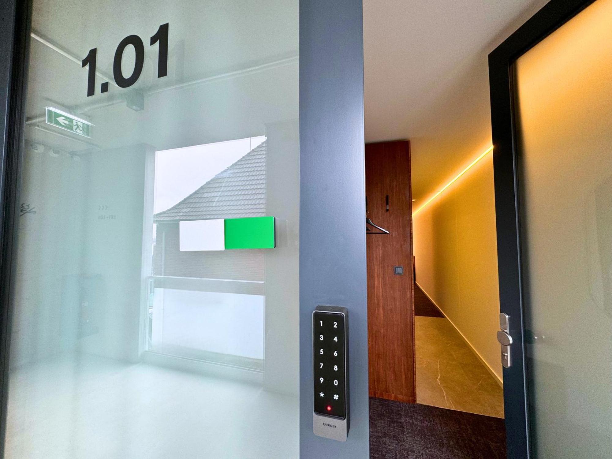 Tin Inn - Hueckelhoven - Das Hotel Aus Hochwertig Ausgebauten Ueberseecontainern Luaran gambar